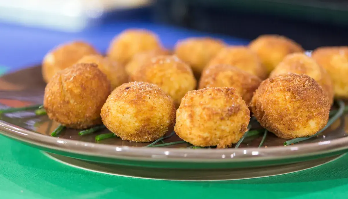 Bolinho de Batata Com Queijo