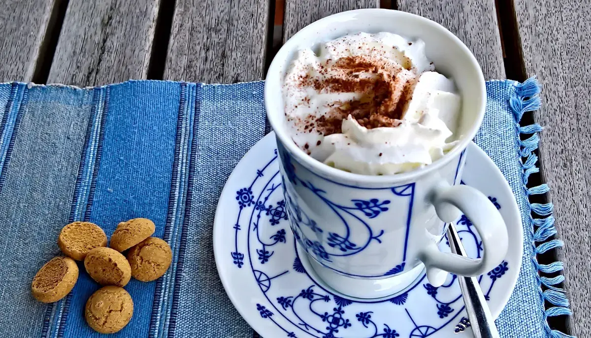 Chocolate Quente Com Chantilly