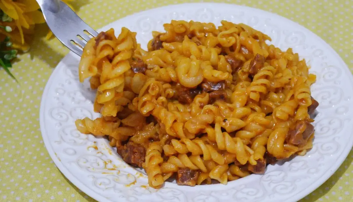 Macarrão de Panela de Pressão Com Calabresa