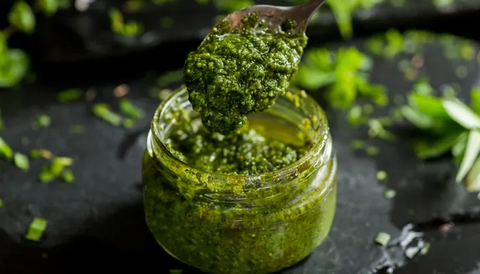 Molho Pesto Caseiro: Receita Italiana Tradicional com Manjericão Fresco - Blog Receitas e Dicas