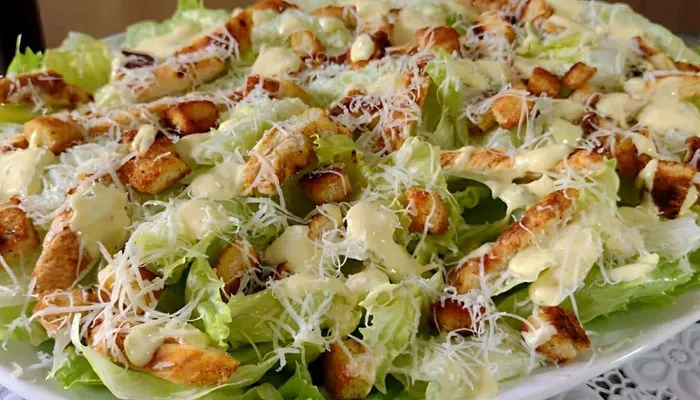 Salada Caesar Completa: Receita Clássica com Croutons e Molho Cremoso - Blog Receitas e Dicas
