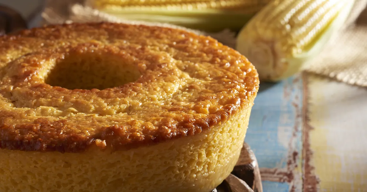 Bolo de Fubá Cremoso: Receita de Liquidificador com Camada de Creme - Blog Receitas e Dicas